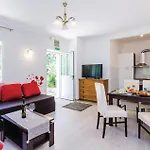 Pet Friendly Apartment In Bosanka With Kitchen