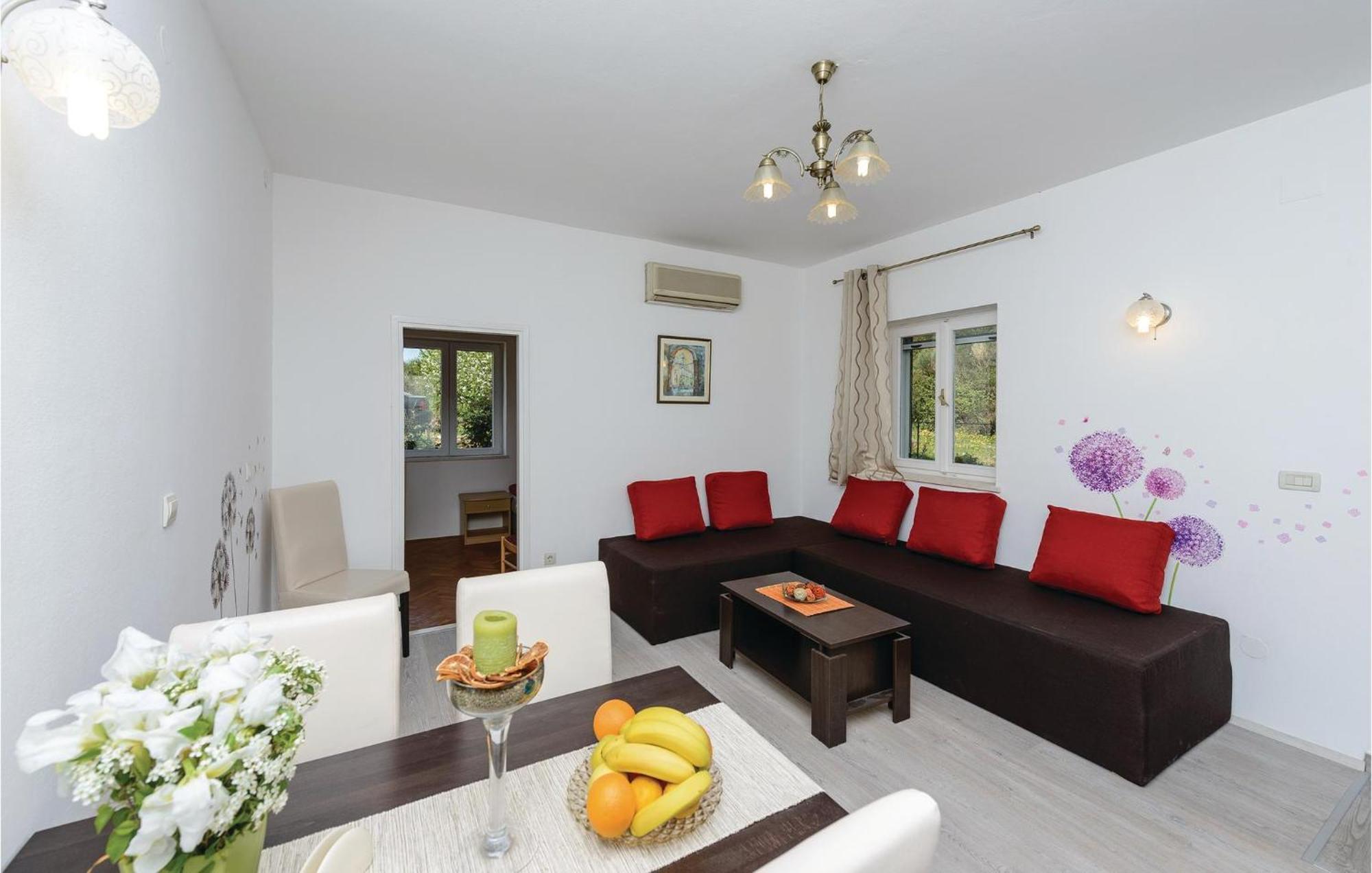 Appartement Pet Friendly In Bosanka With Kitchen
