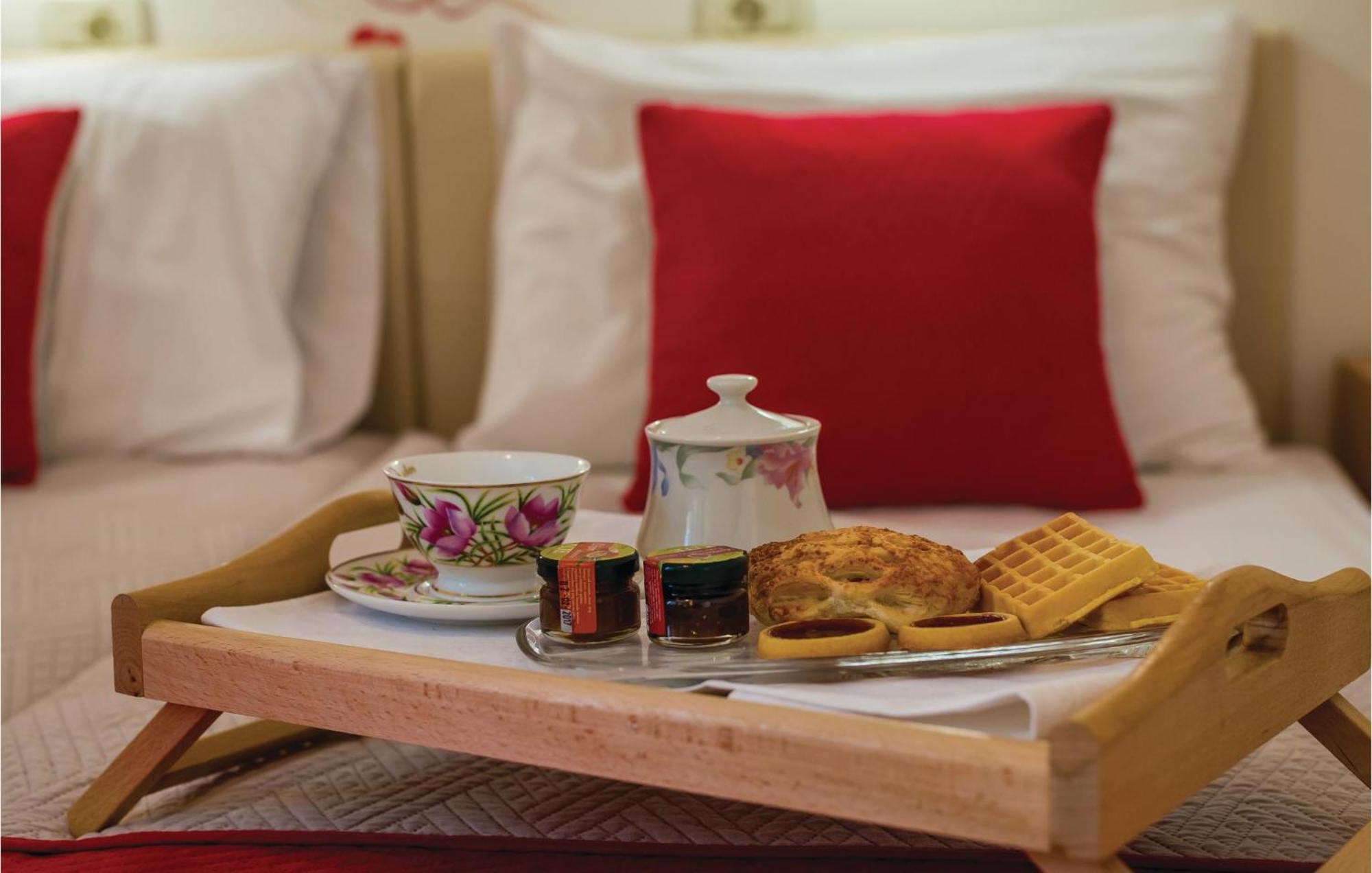 Pet Friendly In Bosanka With Kitchen *
