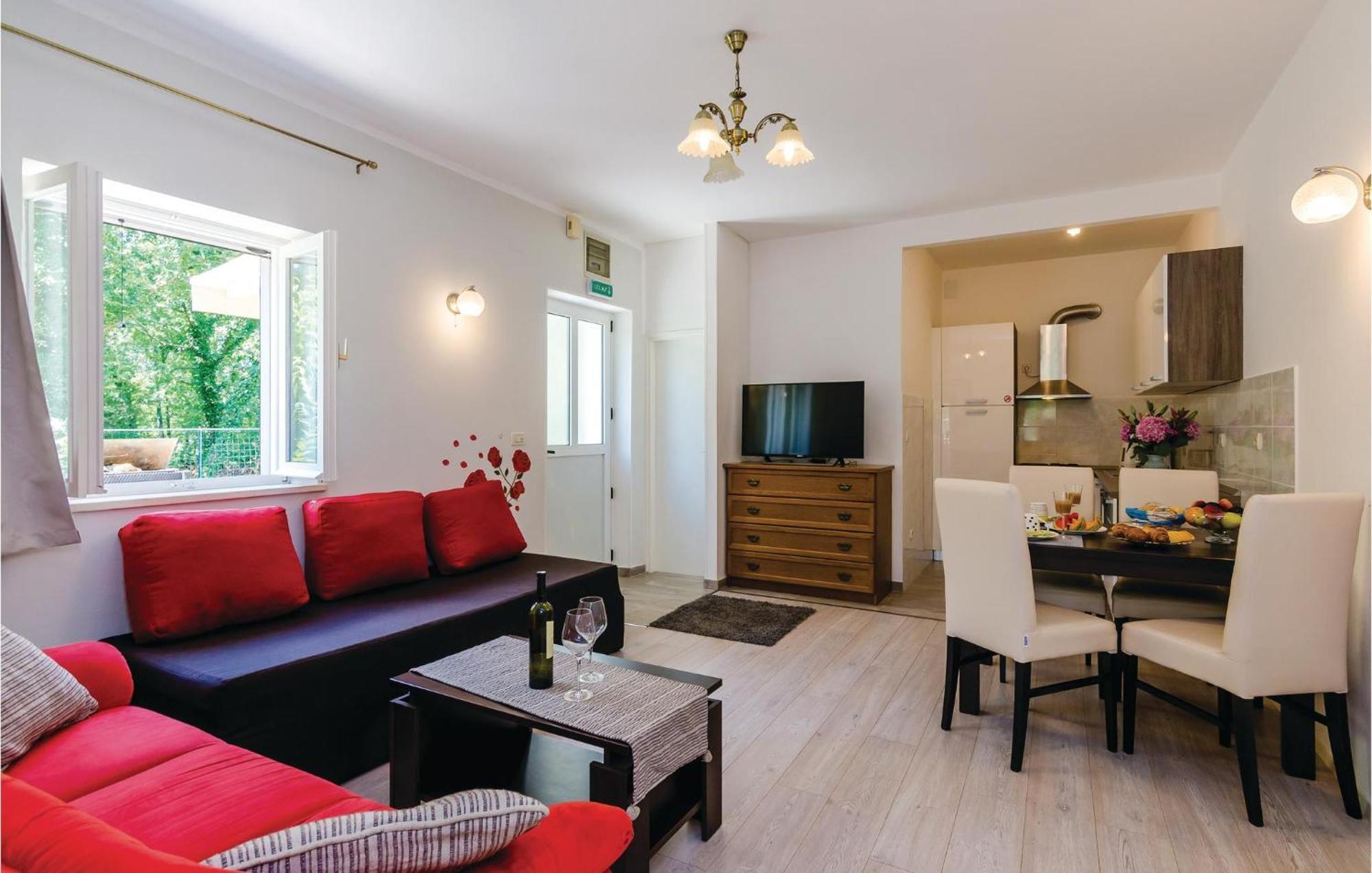 Pet Friendly In Bosanka With Kitchen