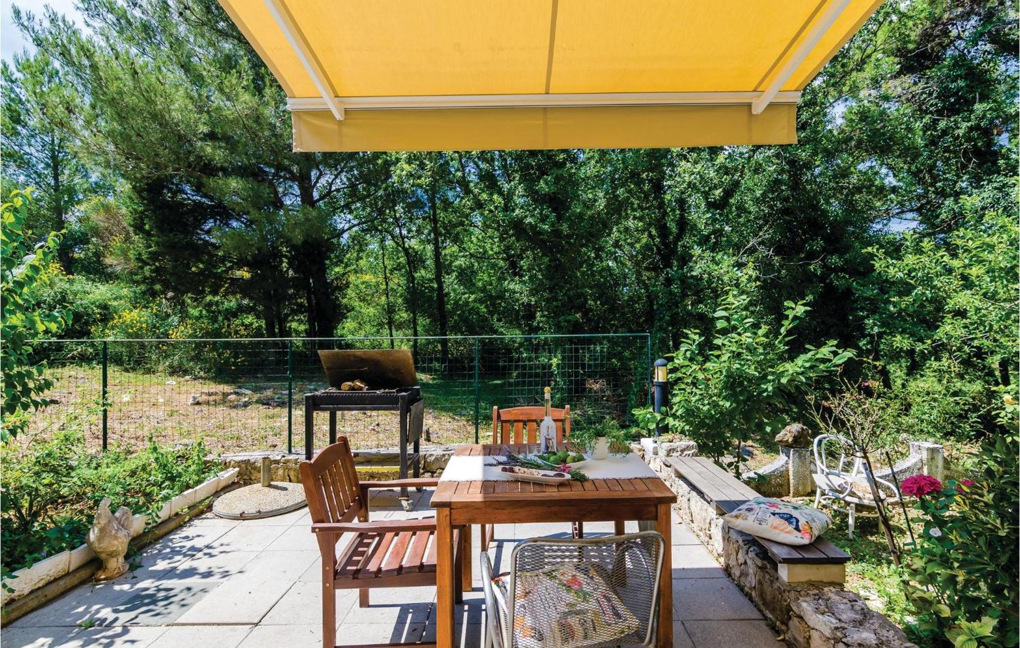Pet Friendly In Bosanka With Kitchen