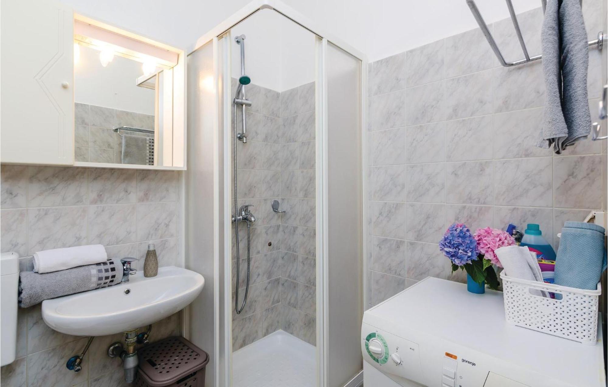 Appartement Pet Friendly In Bosanka With Kitchen *