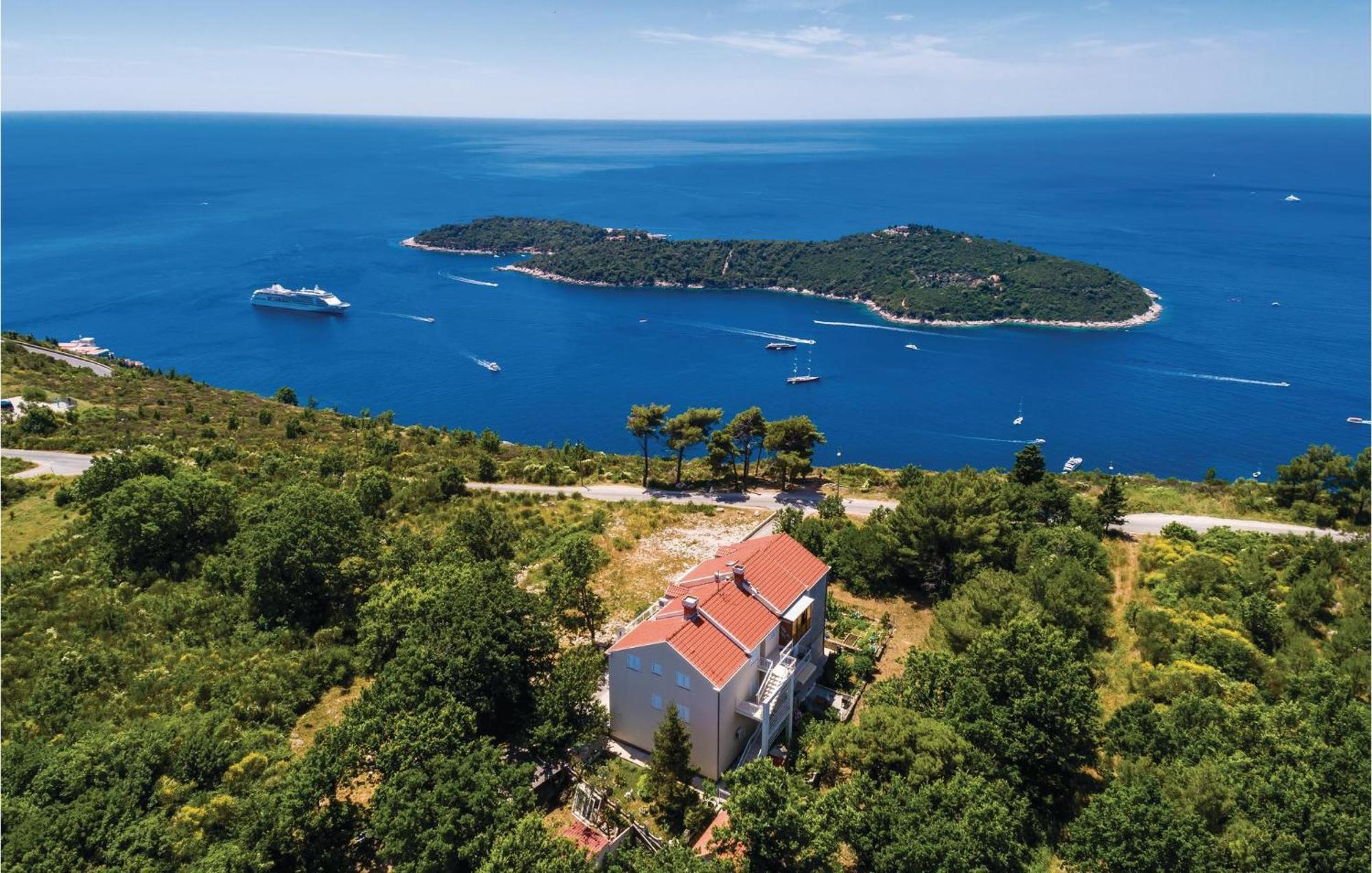 Pet Friendly In Bosanka With Kitchen