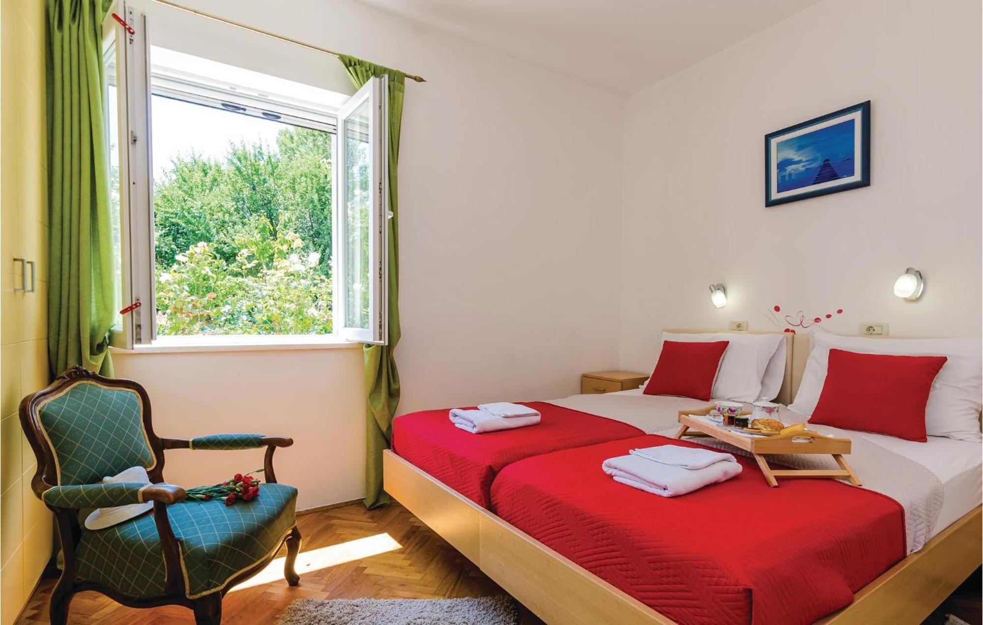 Pet Friendly In Bosanka With Kitchen *